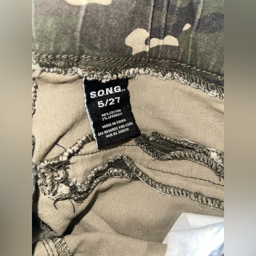 Women’s Camouflage Jogger Pants - Picture 3 of 3